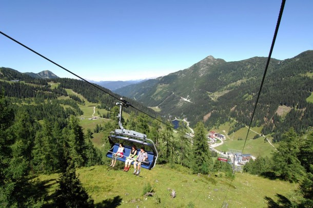 Seilbahnwandern - mit dem Lift auf den Berg und das Panorama genießen! © Altenmarkt-Zauchensee Tourismus